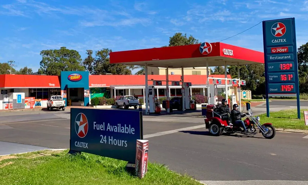 Del Park Roadhouse service station